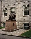 Statue John Harvard